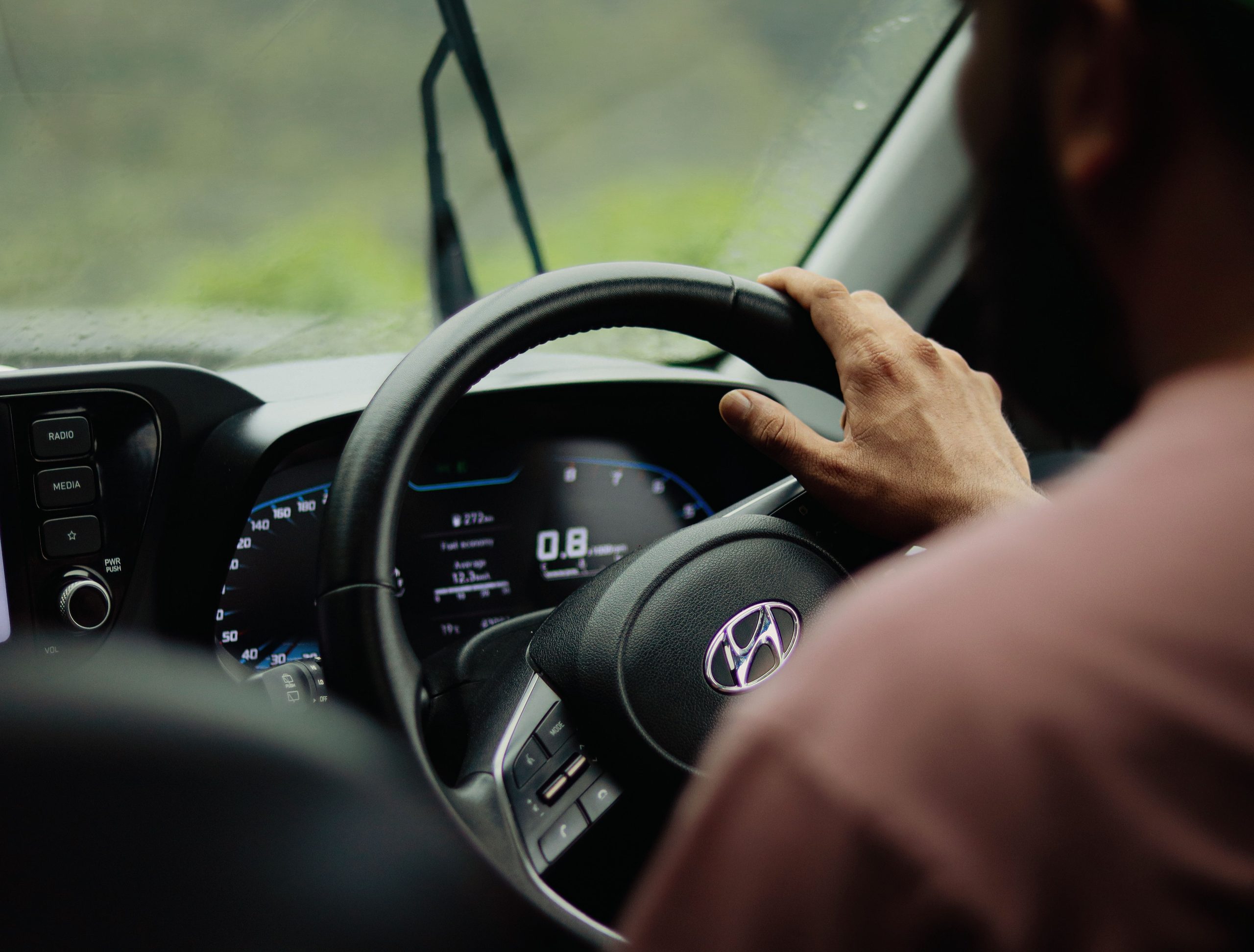 Pourquoi réserver un chauffeur privé sur la Côte d’Azur transforme votre séjour sur la French Riviera : l&rsquo;excellence de HB Airport Transfer